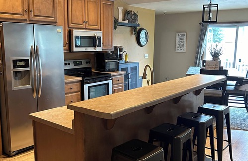 Hobart Casa | 10 Minutes to Lambeau Field! 4BR Ranch w/ Rec room & Private yard