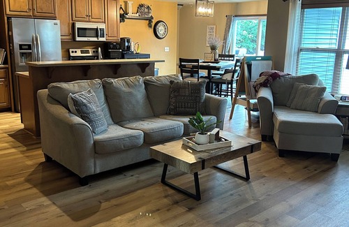 Hobart Casa | 10 Minutes to Lambeau Field! 4BR Ranch w/ Rec room & Private yard