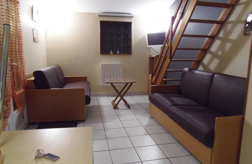 Loire-Authion Casa | 10 mn from Angers quiet independant maisonnette garden chateaux de la loire