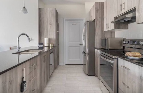Niagara Falls Casa | 10 munities to Niagara falls in Ontario Canada, beautiful new home.