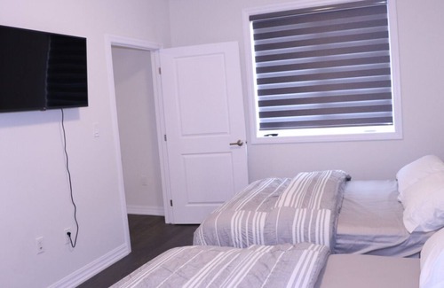 Niagara Falls Casa | 10 munities to Niagara falls in Ontario Canada, beautiful new home.