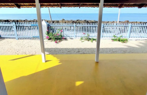Vypin Cabaña | 10 North by the sea - secluded beach-front cottage