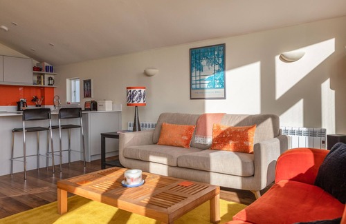 Burgh Island Casa | 10 OCEANS EDGE, country holiday cottage, with pool in Thurlestone