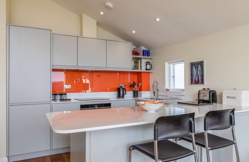 Burgh Island Casa | 10 OCEANS EDGE, country holiday cottage, with pool in Thurlestone