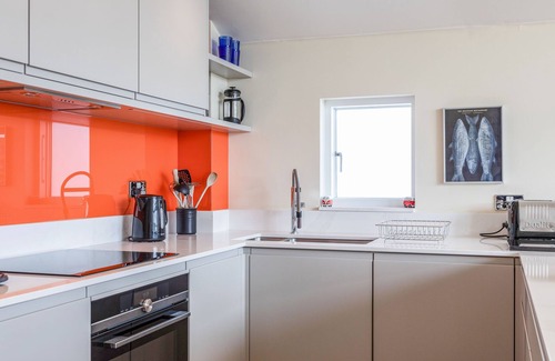 Burgh Island Casa | 10 OCEANS EDGE, country holiday cottage, with pool in Thurlestone