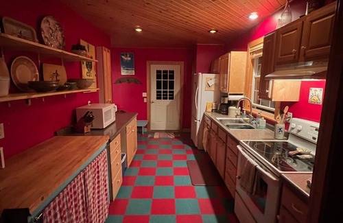 Grenville Cabina | 10% off 7+day stays, 20% off 28+ day stays!