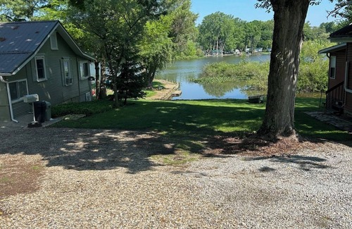 Lakeville Cabaña | DESCOMPRIMA Y RECONECTE Cottage con Encanto frente al lago cerca de Loudonville y Mohican