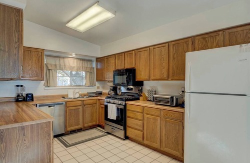 Northeast Reno Casa | *Low Special Rates* Skyline Escape~Reno~UNR~Tahoe~Casinos~Family