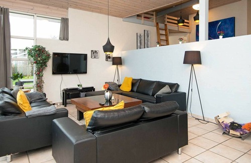 Grønninghoved Strand Casa | Casa de vacaciones contemporánea en Sjølund con sauna
