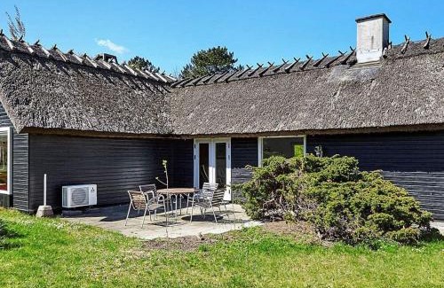 Hoeve Strand Casa | 10 person holiday home in F revejle