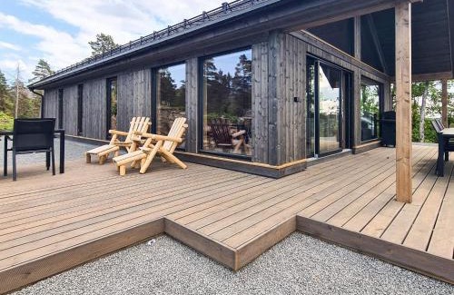 Risor Casa | 10 person holiday home in Søndeled