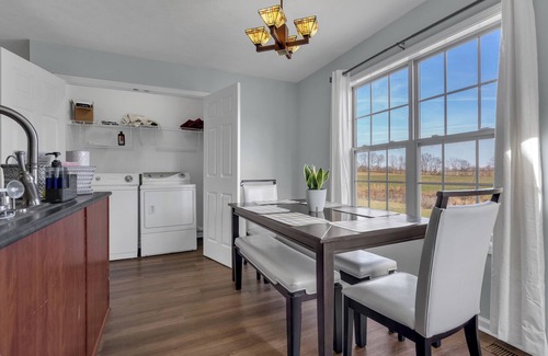 Oak Grove Casa | 10-Person Spacious Home for Work Groups Near I-24