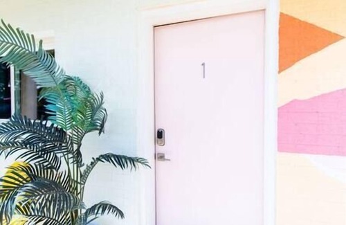 Trenton Casa | 10 Rooms In Boutique Motel