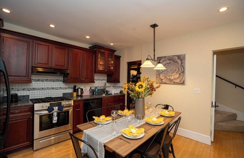 Milton Apartamento | 10-Spacious 5BR apt with gym, games room in the attic