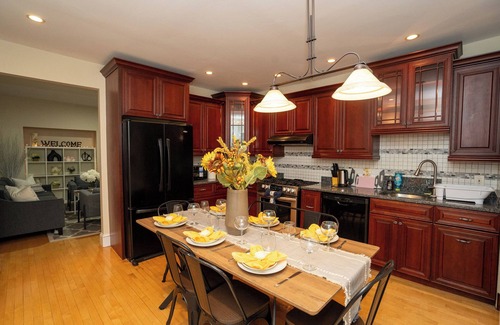 Milton Apartamento | 10-Spacious 5BR apt with gym, games room in the attic