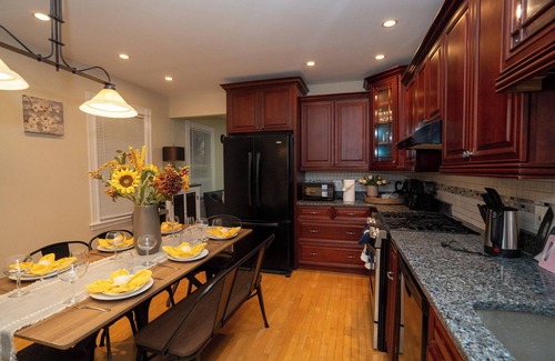 Milton Apartamento | 10-Spacious 5BR apt with gym, games room in the attic