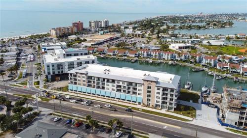 Madeira Beach Apartamento | 10 Star Luxury Beach Condo-Anchor Oasis