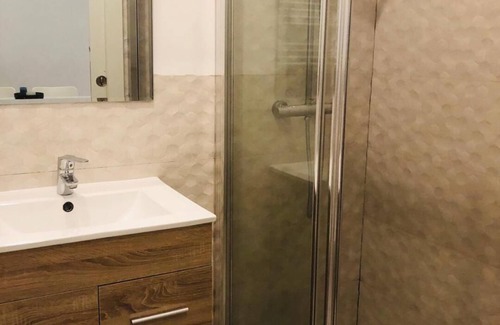 Cuatro Caminos Apartamento | 10' walk to Bernabeu max 8P, 3Bedr, 1sofa, 2bath