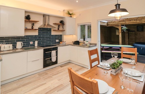 Guisborough Casa | 10 WALTON TERRACE, pet friendly, with hot tub in Guisborough