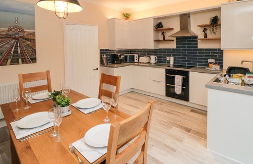 Guisborough Casa | 10 WALTON TERRACE, pet friendly, with hot tub in Guisborough