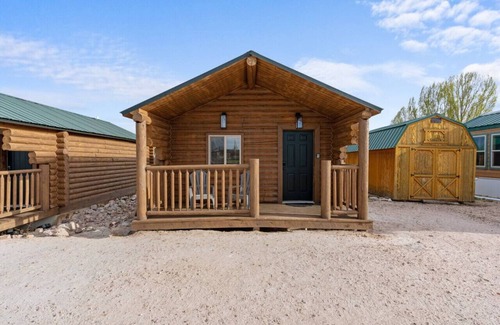 St. Charles Cabina | #10 Woodland Wildlife Cabin! Newly Remodeled! AC!