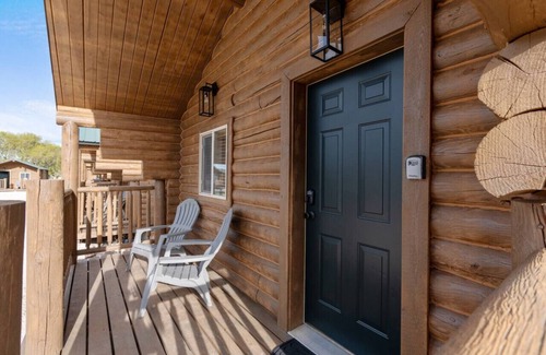 St. Charles Cabina | #10 Woodland Wildlife Cabin! Newly Remodeled! AC!