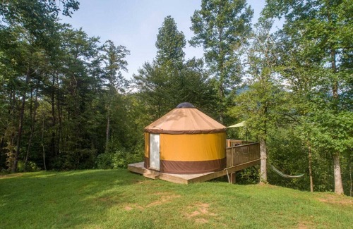Cullowhee Alquiler De RV | 100 Acre Reserve, River Access, and Endless Adventure!