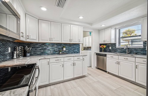 Spring Hill Casa | 100+Amenities~Waterfront~Pool~Firepit~Kayaks~Direct Gulf Acces:Hernando Hideaway