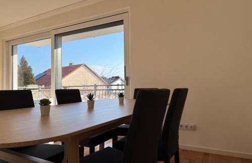 Gerasdorf bei Wien Apartamento | 100 m2 Apartment mit Balkon und Parkplatz