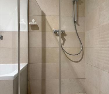 Gerasdorf bei Wien Apartamento | 100 m2 Apartment mit Balkon und Parkplatz