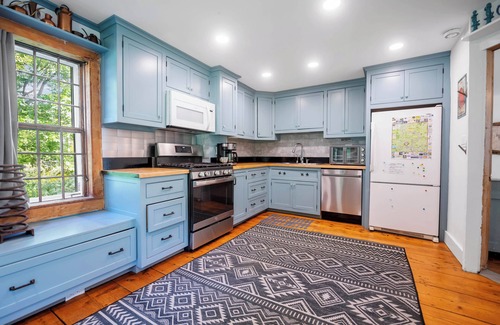 West Dover Casa | 100 mile view Chic Farmhouse!