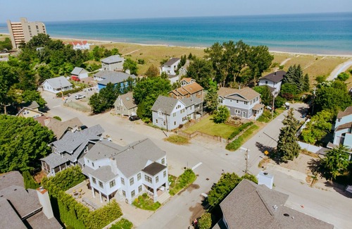 Michigan City Casa | Michigan City Beach House con patio privado y pozo de gas