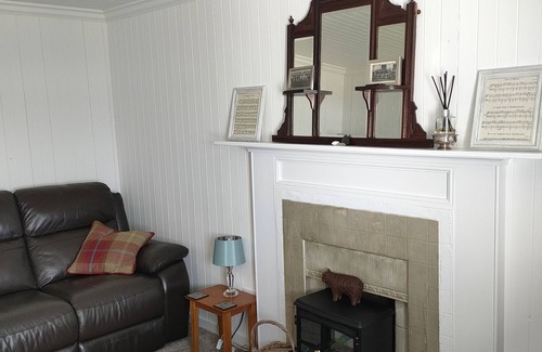 Kingsburgh Casa | 100 year old Renovated Cottage in North Skye