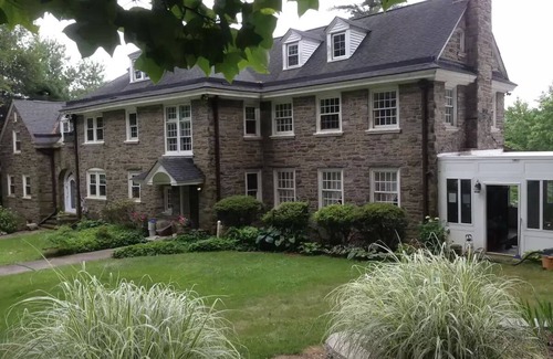 Gulph Mills Casa | 100 + yr old Georgian Manor w/character