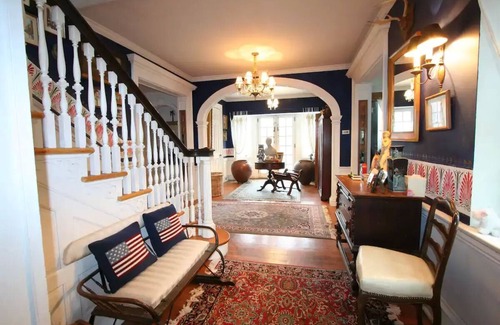 Gulph Mills Casa | 100 + yr old Georgian Manor w/character