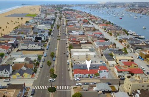 Balboa Peninsula Apartamento | 1000#5 Premier Modern Home w View, Parking, and AC