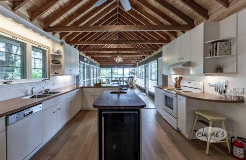 Muskoka Lakes Cabaña | 1000' of Private Frontage on Lake Muskoka! All Day Sun! Waterslide!