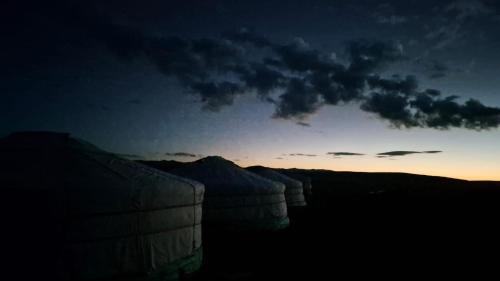 Tov Casa | 1000 Starlight Steppe Camp