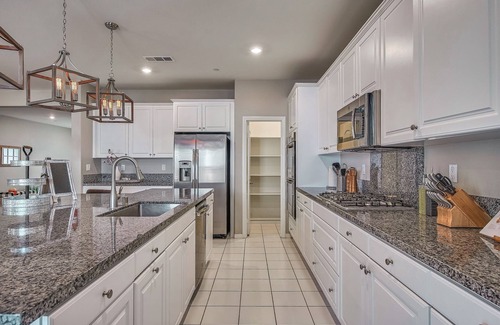 Mira Loma Casa | 1000MBPS Wifi★One Story Luxury 5 Bedrooms Model Home