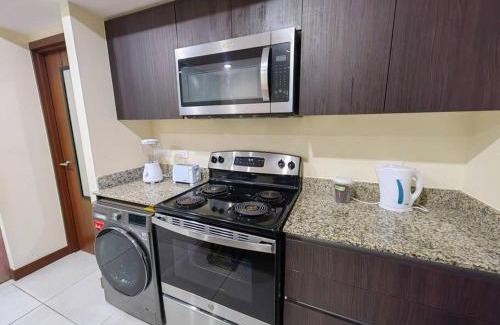 Carmen Apartamento | 1001 Torres Los Yoses Apartamento con A/C y parqueo full equipado