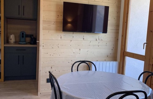 Montalbert Apartamento | A 100m de las pistas de esquí, 2.o piso, vista montaña, balcón, tv, local para esquís, 30m²