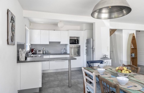Baden Chalet De Esquí | 100m de la playa, casa para 7, vista al mar
