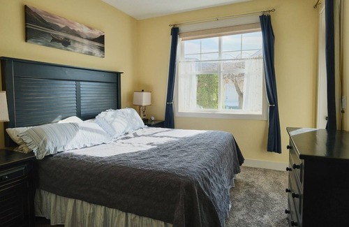 Oroville Casa | 101 Flip Flop Lane (Country)