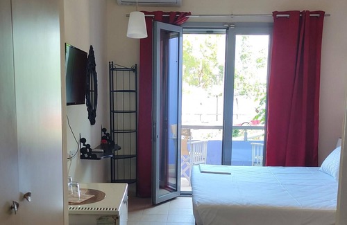 Kamena Vourla Casa | 101 | Okeania Double Room Ground Floor