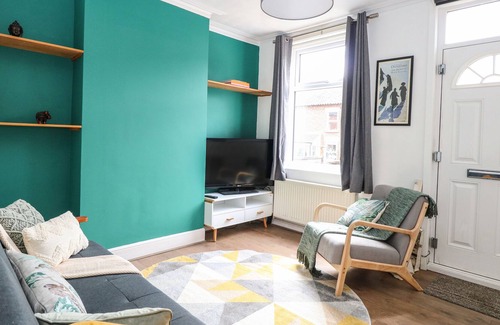 Norwich Cabaña | 105 MARLBOROUGH ROAD, pet friendly, with a garden in Norwich