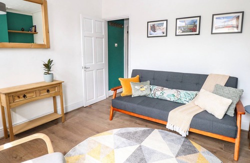 Norwich Cabaña | 105 MARLBOROUGH ROAD, pet friendly, with a garden in Norwich