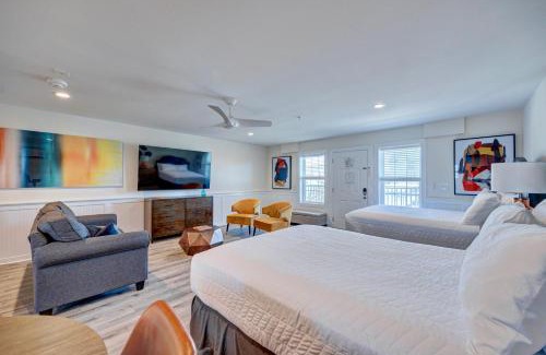 Surf City Hotel | 106 Queen Suite, 1st Floor Low Tide