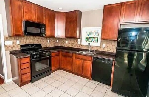 East Brunswick Casa | 107 Quaint Renovated Single Family 3 Bdrm House