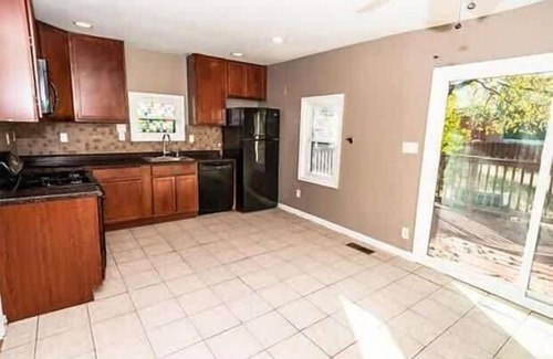 East Brunswick Casa | 107 Quaint Renovated Single Family 3 Bdrm House