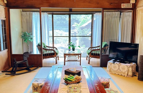 Kani Casa | 107 year old house, 100 year old townhouse. Convenience store, pharmacy, supermarket within 2 minutes walk. Groups of 20 people can stay. Natural hot spring within 5 minutes drive, seafood market, tourist attractions Inuyama Castle and Meiji Village nearb